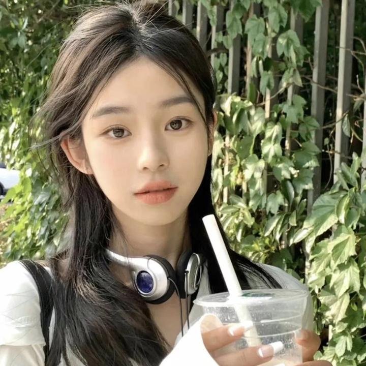 独女君未见第二季海报